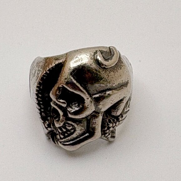 Vintage Large Skull Ring Silver Tone Bold Gothic Halloween Biker Horror Punk - Picture 6 of 8